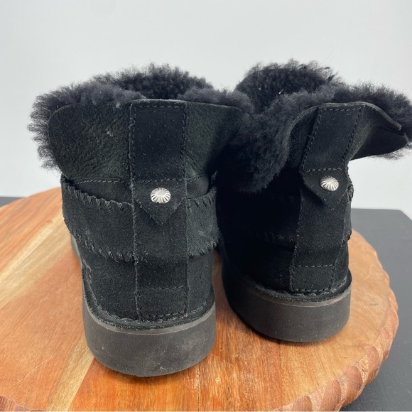 UGG McKay Boots Black suede Ankle Bootie 1012358 Sz 6.5 - Picture 4 of 7